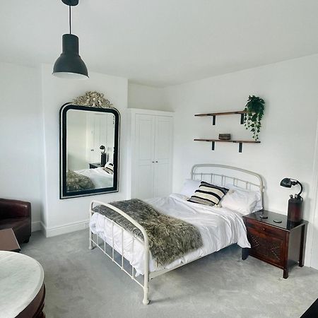 Newly Refurbished City Centre House With Parking Exeter Kültér fotó