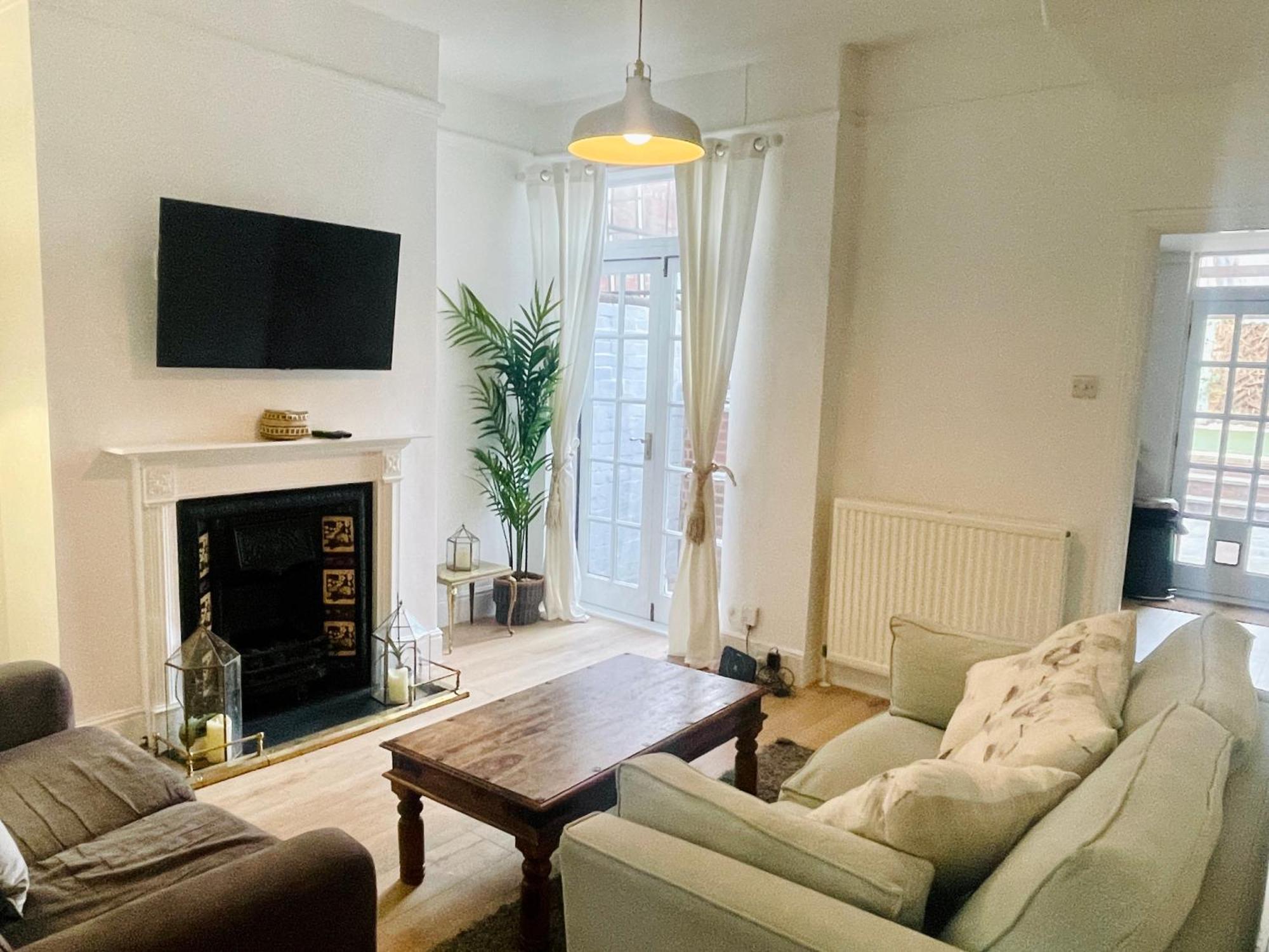 Newly Refurbished City Centre House With Parking Exeter Kültér fotó