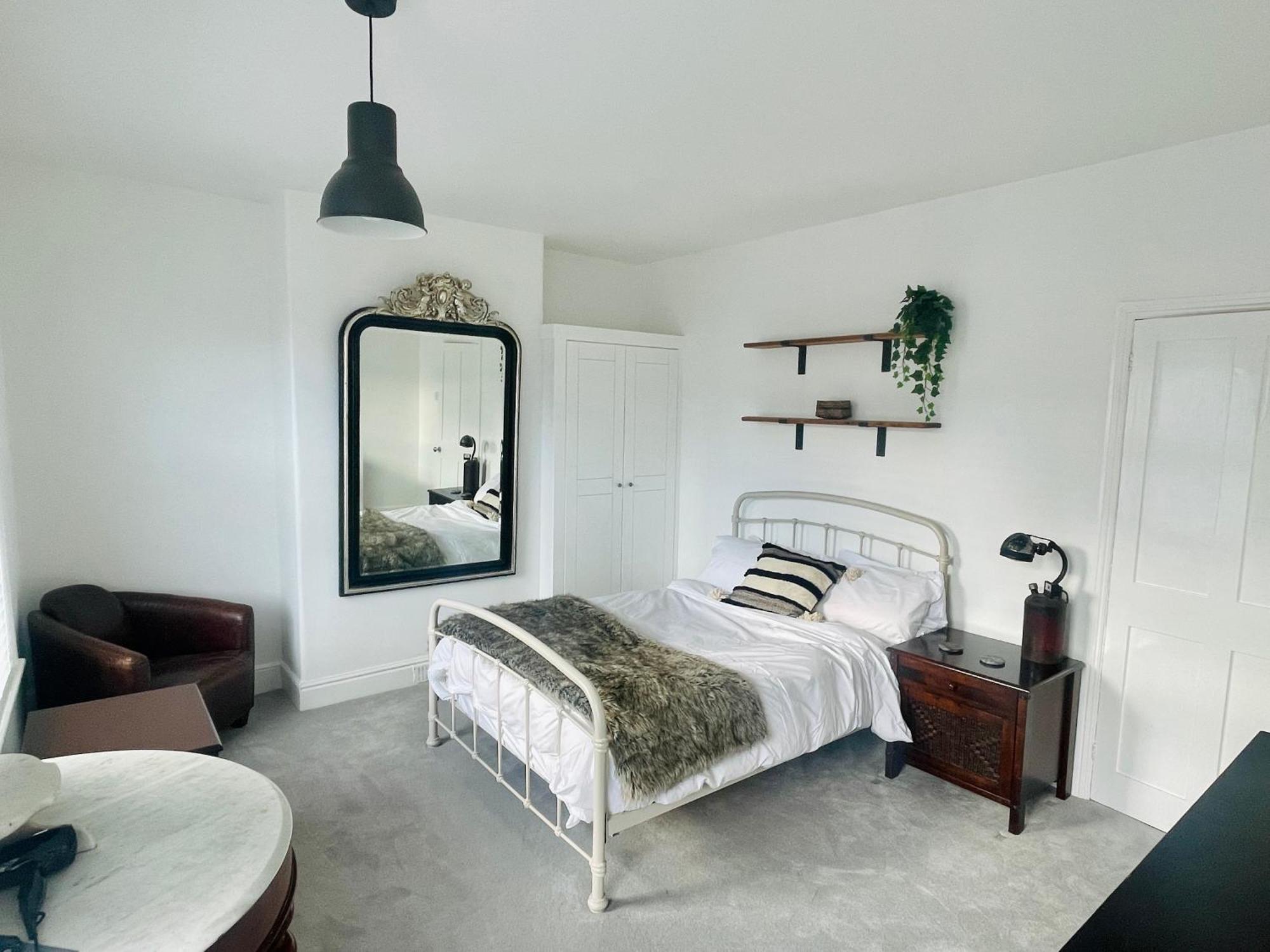 Newly Refurbished City Centre House With Parking Exeter Kültér fotó