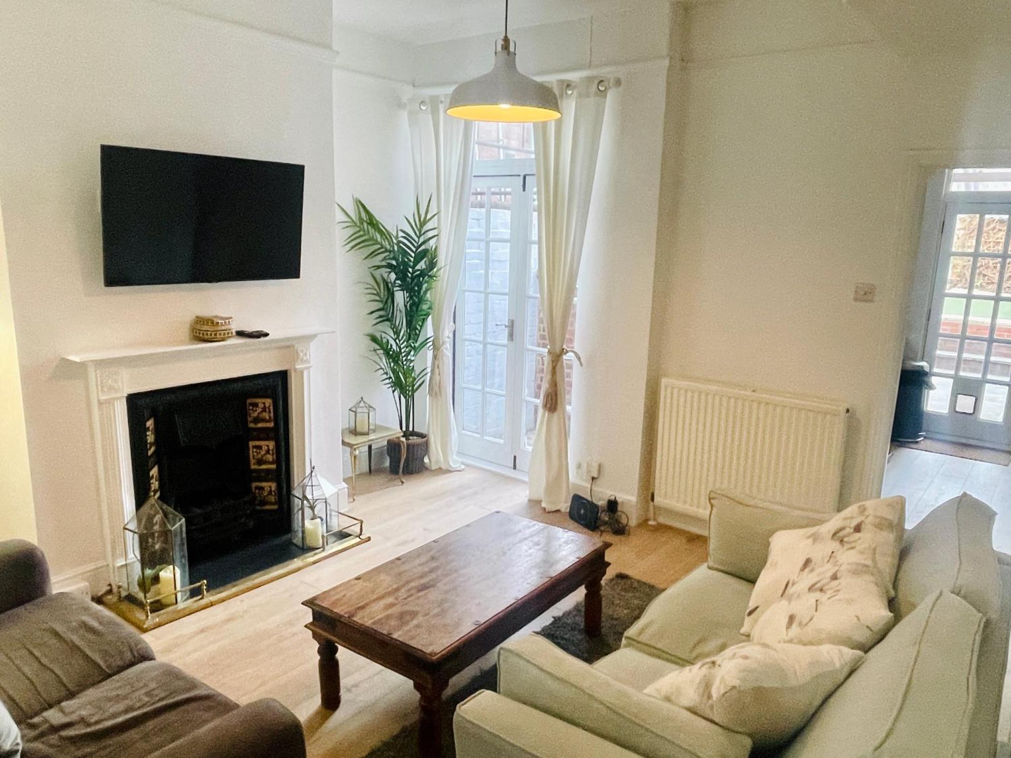 Newly Refurbished City Centre House With Parking Exeter Kültér fotó