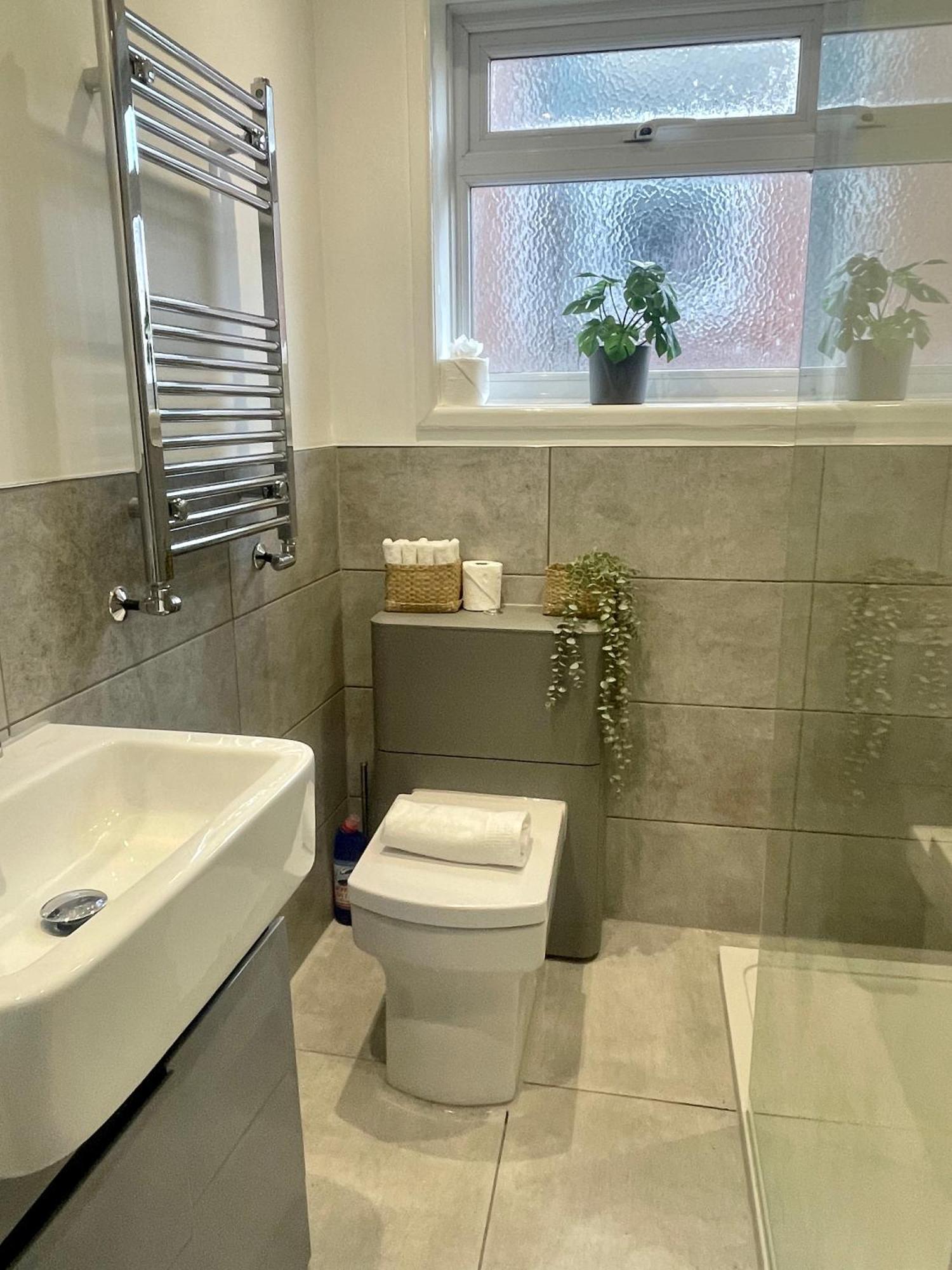 Newly Refurbished City Centre House With Parking Exeter Kültér fotó